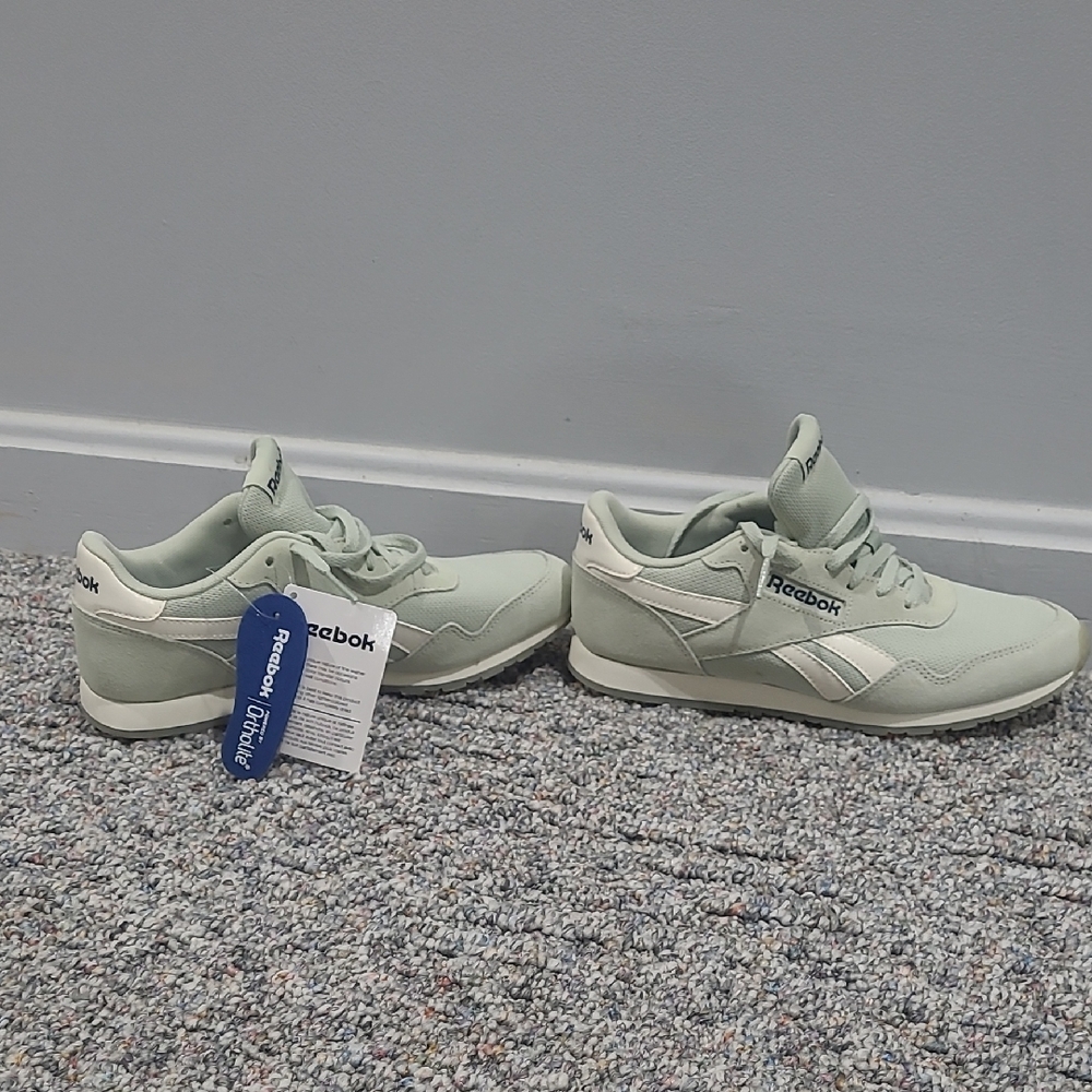 Reebok Classic Sneakers in Light Green